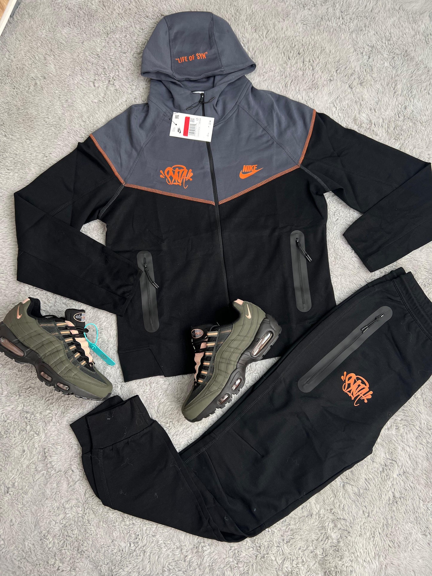 CONJUNTO NIKE TECH x SYNAWORLD